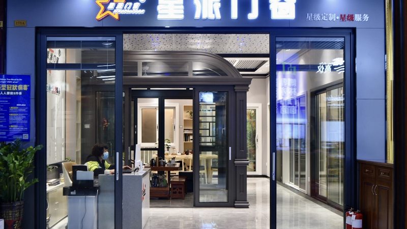 以下是一些在上海具有良好口碑的办公室装修团队：